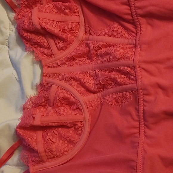 Urban Outfitters pink lingerie with built-in underwire, size large - Picture 2 of 5